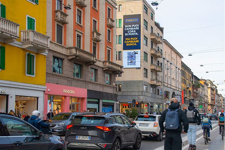 Immagine location spazio pubblicitario Acone Associati Milano corso di Porta Ticinese - Darsena - Colonne di San Lorenzo_6