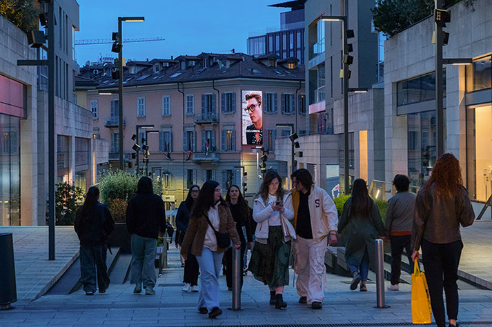 Immagine location spazio pubblicitario Acone Associati Milano corso di Porta Ticinese - Darsena - Colonne di San Lorenzo_2