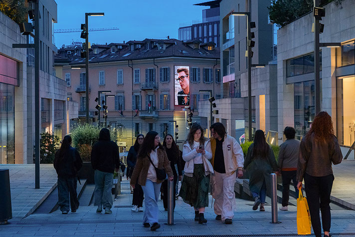 Immagine location spazio pubblicitario Acone Associati Milano corso di Porta Ticinese - Darsena - Colonne di San Lorenzo_2