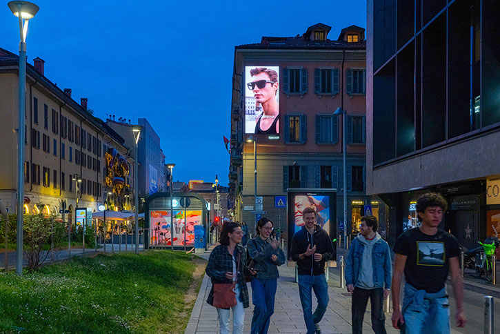 Immagine location spazio pubblicitario Acone Associati Milano corso di Porta Ticinese - Darsena - Colonne di San Lorenzo_3
