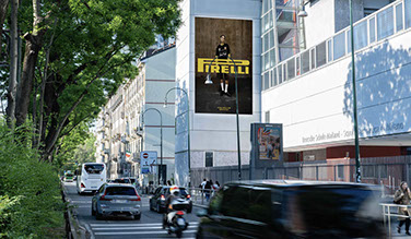 :&nbsp; Immagine location spazio pubblicitario Acone Associati Milano piazza Cordusio - palazzo Broggi - Domination_5