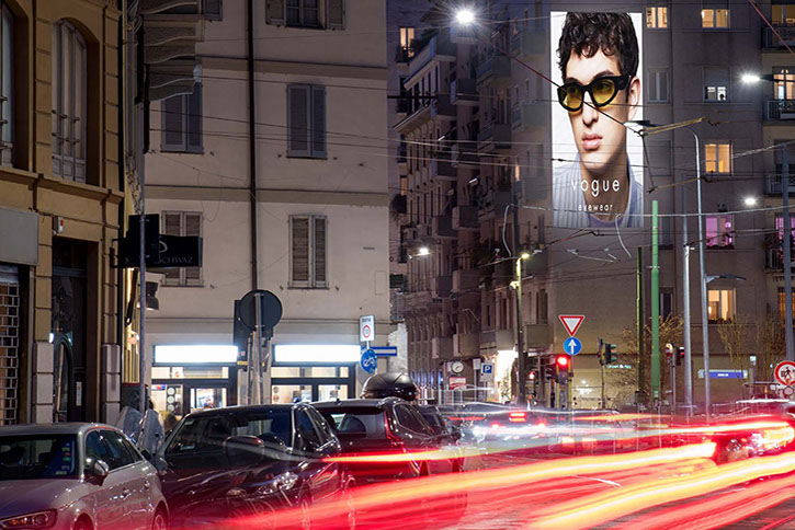 Immagine location spazio pubblicitario Acone Associati Milano piazza Cordusio - palazzo Broggi - Domination_3