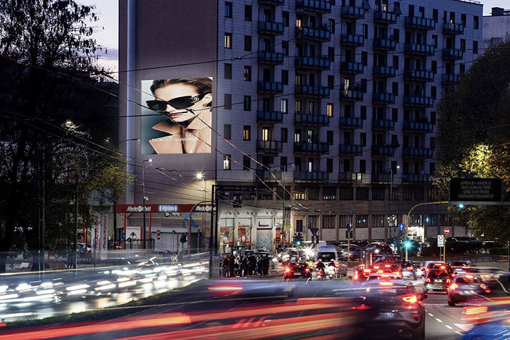 Immagine location spazio pubblicitario Acone Associati Milano piazza Cordusio - palazzo Broggi - Domination_3