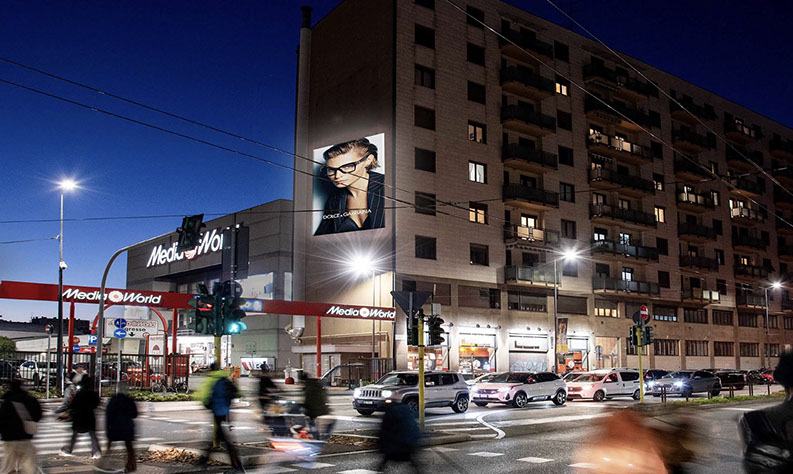 Immagine location spazio pubblicitario Acone Associati Milano piazza Cordusio - palazzo Broggi - Domination_4