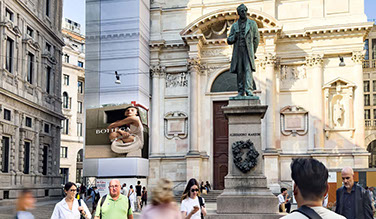 Immagine location spazio pubblicitario Acone Associati Milano piazza Cordusio - palazzo Broggi - Domination_1