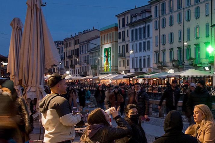 Immagine location spazio pubblicitario Acone Associati Milano corso di Porta Ticinese - Darsena - Colonne di San Lorenzo_3