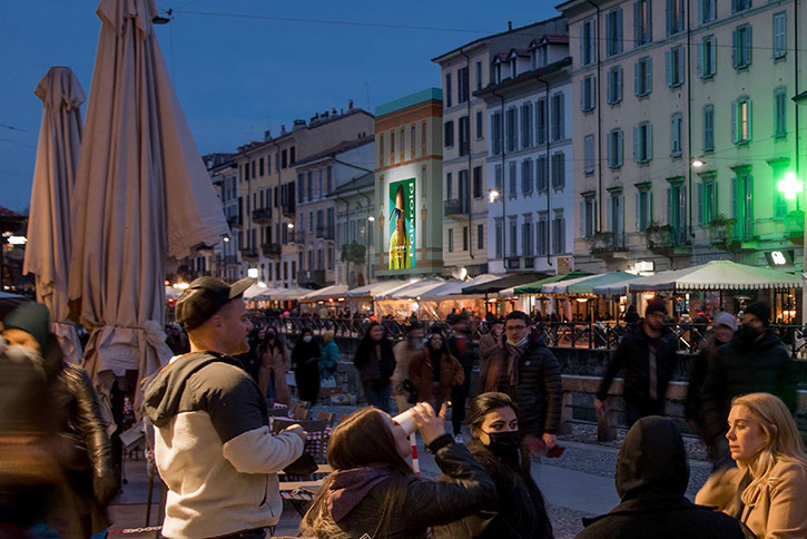 Immagine location spazio pubblicitario Acone Associati Milano corso di Porta Ticinese - Darsena - Colonne di San Lorenzo_3