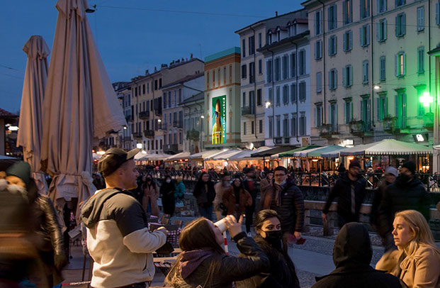 Immagine location spazio pubblicitario Acone Associati Milano corso di Porta Ticinese - Darsena - Colonne di San Lorenzo_3