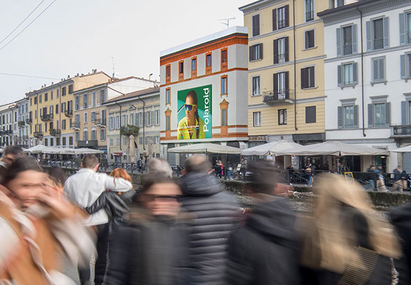 Immagine location spazio pubblicitario Acone Associati Milano corso di Porta Ticinese - Darsena - Colonne di San Lorenzo_6