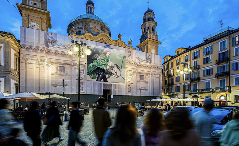 Immagine location spazio pubblicitario Acone Associati Milano corso di Porta Ticinese - Darsena - Colonne di San Lorenzo