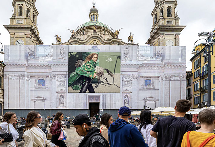 Immagine location spazio pubblicitario Acone Associati Milano corso di Porta Ticinese - Darsena - Colonne di San Lorenzo_6