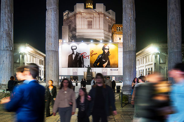 Immagine location spazio pubblicitario Acone Associati Milano corso di Porta Ticinese - Darsena - Colonne di San Lorenzo