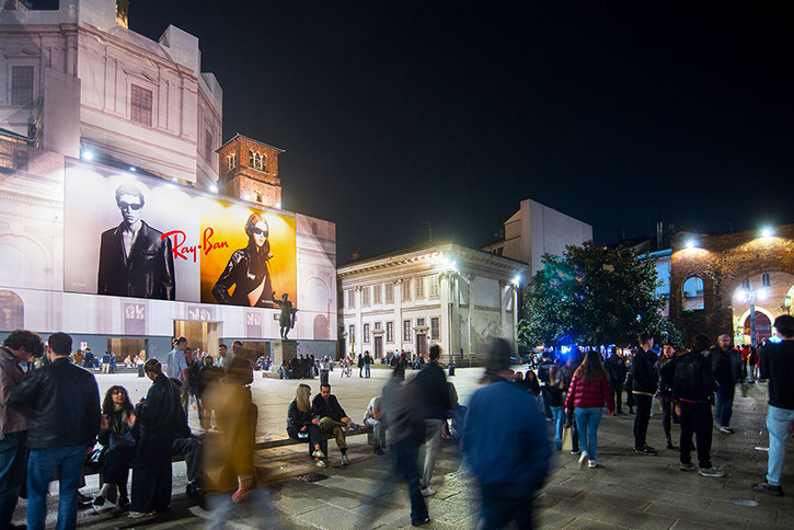 Immagine location spazio pubblicitario Acone Associati Milano corso di Porta Ticinese - Darsena - Colonne di San Lorenzo_2