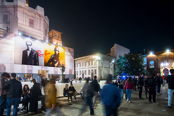 Immagine location spazio pubblicitario Acone Associati Milano corso di Porta Ticinese - Darsena - Colonne di San Lorenzo_2