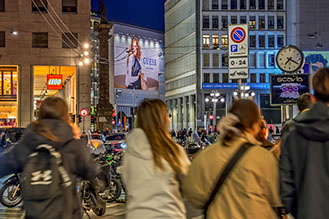 Immagine location spazio pubblicitario Acone Associati Milano piazza Cordusio - palazzo Broggi - Domination_1