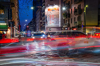 Immagine location spazio pubblicitario Acone Associati Milano piazza Cordusio - palazzo Broggi - Domination_1