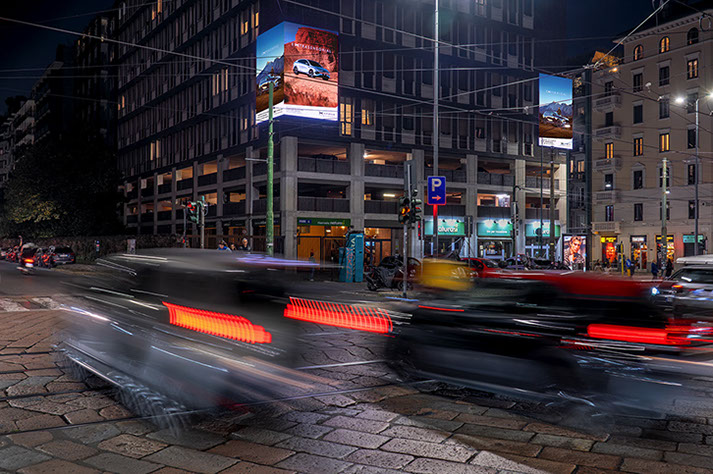 Immagine location spazio pubblicitario Acone Associati Milano corso Como - Gae Aulenti - ledwall_5