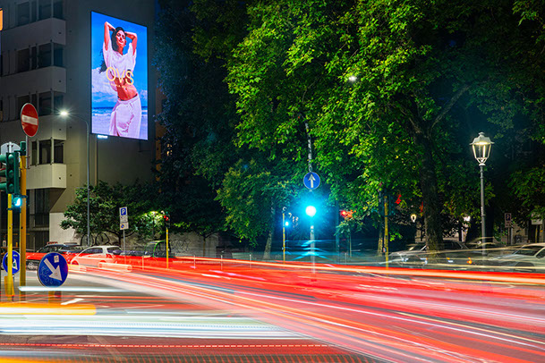 Immagine location spazio pubblicitario Acone Associati Milano piazza Cordusio - palazzo Broggi - Domination_3