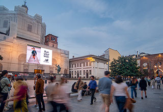 Immagine location spazio pubblicitario Acone Associati Milano corso di Porta Ticinese - Darsena - Colonne di San Lorenzo_2