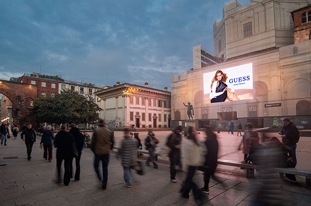 Immagine location spazio pubblicitario Acone Associati Milano corso di Porta Ticinese - Darsena - Colonne di San Lorenzo_5