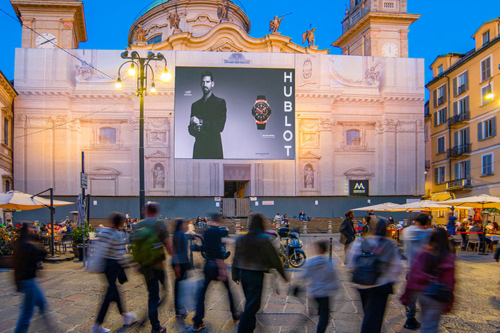 Immagine location spazio pubblicitario Acone Associati Milano corso di Porta Ticinese - Darsena - Colonne di San Lorenzo