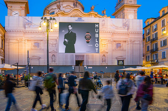 Immagine location spazio pubblicitario Acone Associati Milano corso di Porta Ticinese - Darsena - Colonne di San Lorenzo