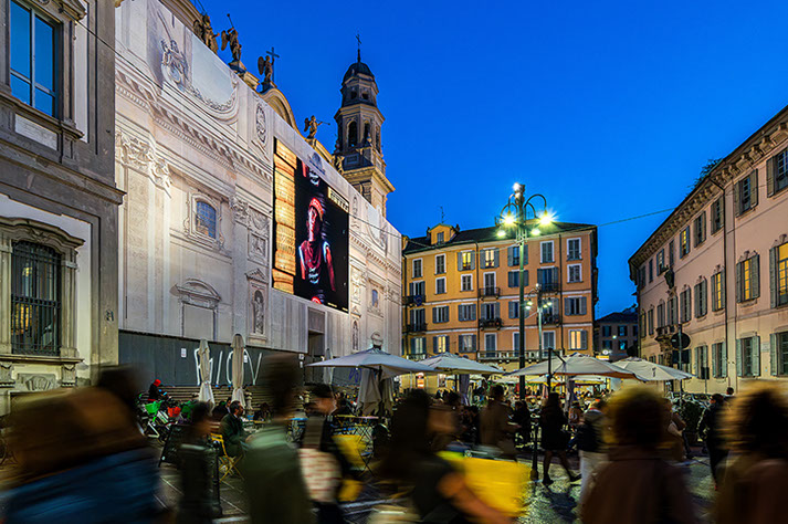 Immagine location spazio pubblicitario Acone Associati Milano corso di Porta Ticinese - Darsena - Colonne di San Lorenzo_4