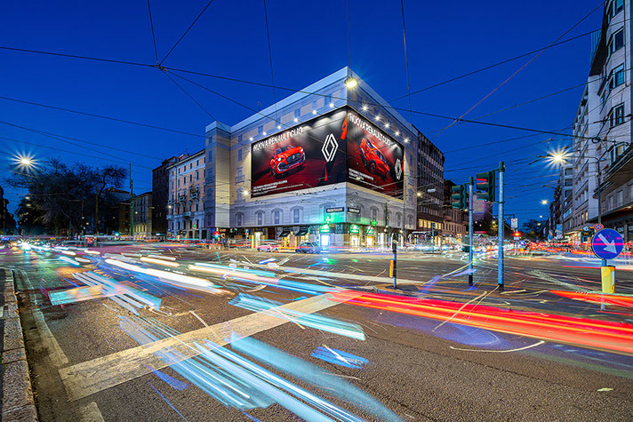 :&nbsp; Immagine location spazio pubblicitario Acone Associati Milano piazza Cordusio - palazzo Broggi - Domination_5