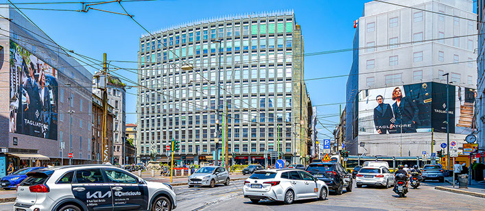 :&nbsp; Immagine location spazio pubblicitario Acone Associati Milano piazza Cordusio - palazzo Broggi - Domination_5