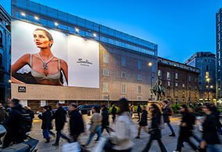 Immagine location spazio pubblicitario Acone Associati Milano corso di Porta Ticinese - Darsena - Colonne di San Lorenzo_2
