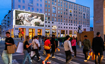 Immagine location spazio pubblicitario Acone Associati Milano piazza Cordusio - palazzo Broggi - Domination_1