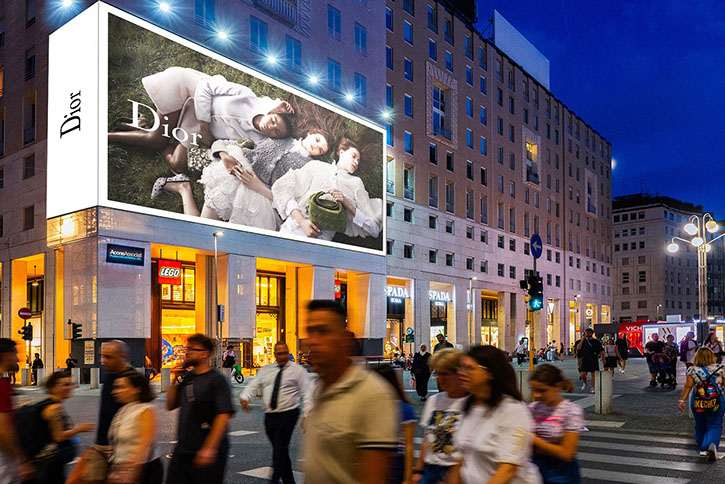Immagine location spazio pubblicitario Acone Associati Milano piazza Cordusio - palazzo Broggi - Domination_4
