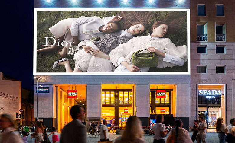:&nbsp; Immagine location spazio pubblicitario Acone Associati Milano piazza Cordusio - palazzo Broggi - Domination_5