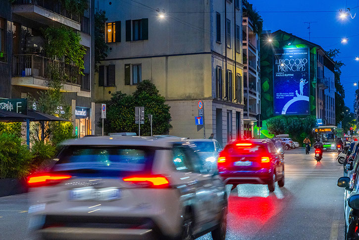 Immagine location spazio pubblicitario Acone Associati Milano corso di Porta Ticinese - Darsena - Colonne di San Lorenzo