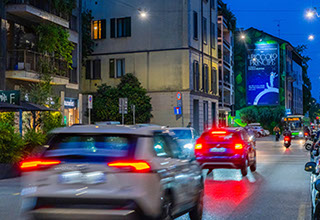 Immagine location spazio pubblicitario Acone Associati Milano corso di Porta Ticinese - Darsena - Colonne di San Lorenzo