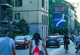 Immagine location spazio pubblicitario Acone Associati Milano corso di Porta Ticinese - Darsena - Colonne di San Lorenzo_6