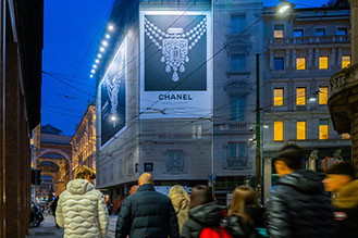 Immagine location spazio pubblicitario Acone Associati Milano piazza Cordusio - palazzo Broggi - Domination_3