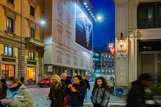 :&nbsp; Immagine location spazio pubblicitario Acone Associati Milano piazza Cordusio - palazzo Broggi - Domination_5