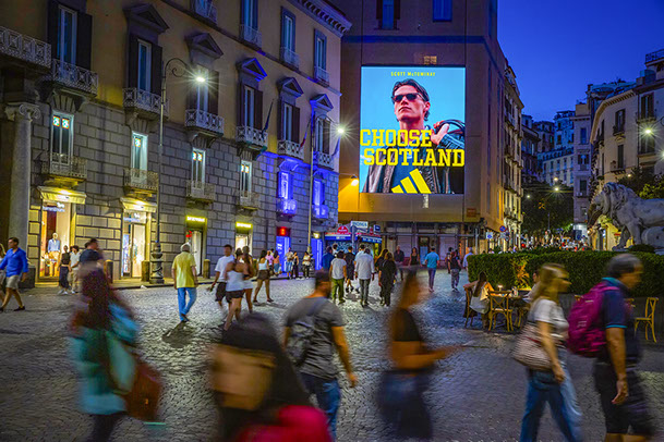 Immagine location spazio pubblicitario a Napoli Acone Associati