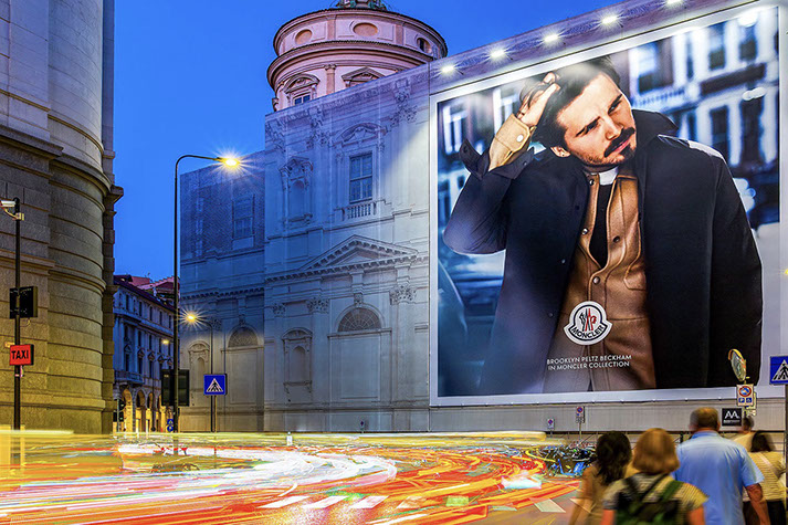 Immagine location spazio pubblicitario Acone Associati Milano corso di Porta Ticinese - Darsena - Colonne di San Lorenzo_4