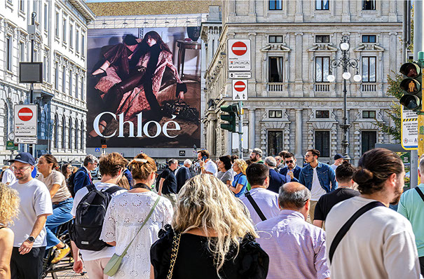 Immagine location spazio pubblicitario Acone Associati Milano corso di Porta Ticinese - Darsena - Colonne di San Lorenzo_6